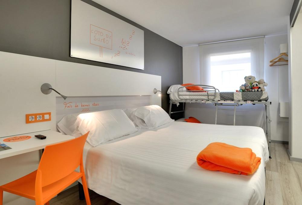 Hotel Bed4U Pamplona Cordovilla Exterior photo