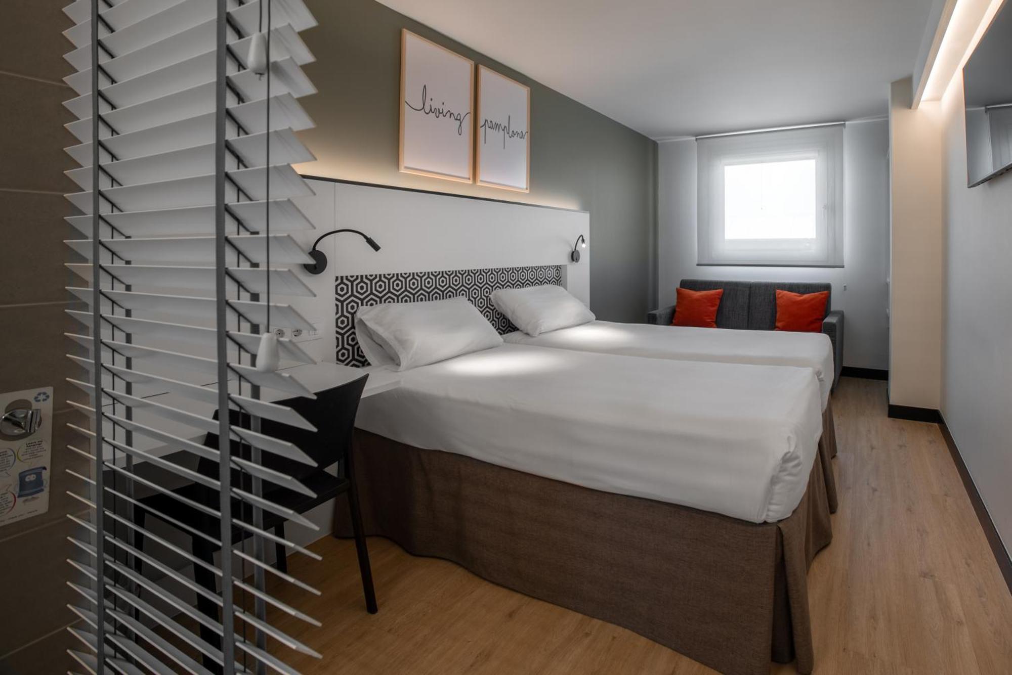Hotel Bed4U Pamplona Cordovilla Exterior photo